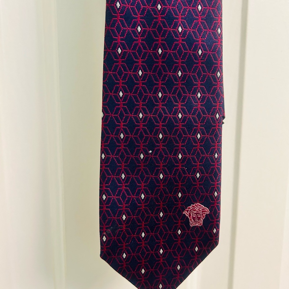 Authentic Versace Silk Tie- Make your suit stand out